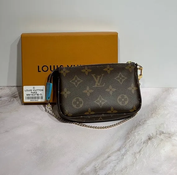 Женский клатч Louis Vuitton Mini Pochette Accessoires коричневый