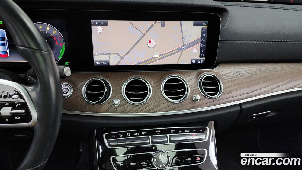 Mercedes-Benz E-Class W213 E300e Exclusive (12.2019)