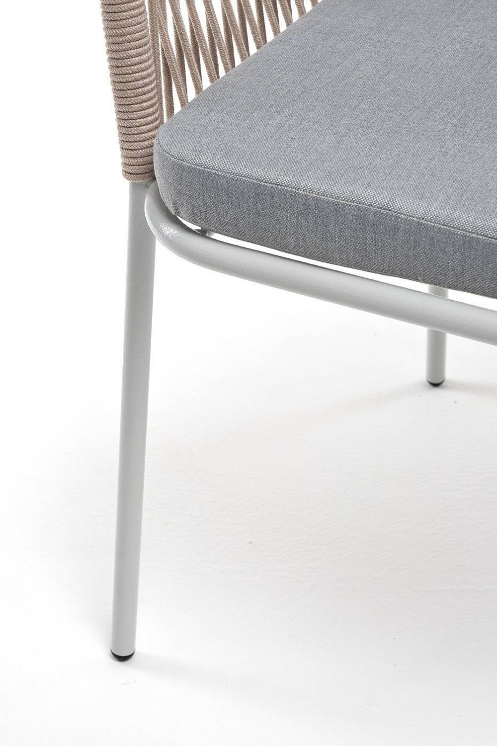 "Лион" стул плетеный из роупа, каркас из стали светло-серый (RAL7035) муар, роуп бежевый круглый, ткань светло-серая