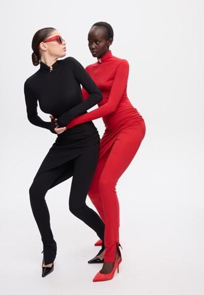 Лонгслив с брошью “Naked”