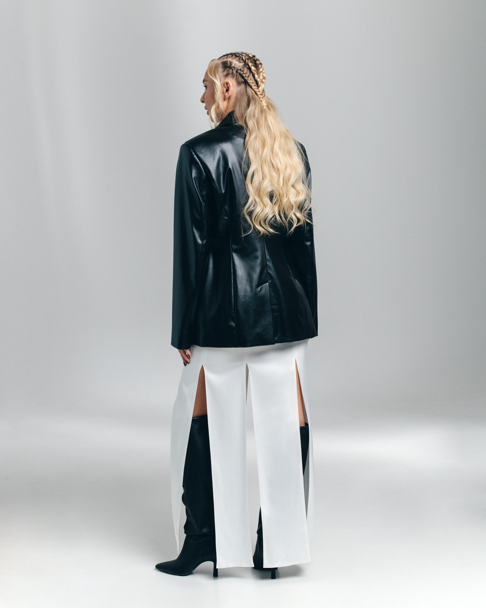 Жакет приталенный из эко-кожи