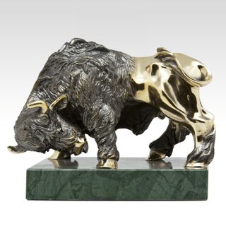 Скульптура "Сила смерча и процветание" (бизон)