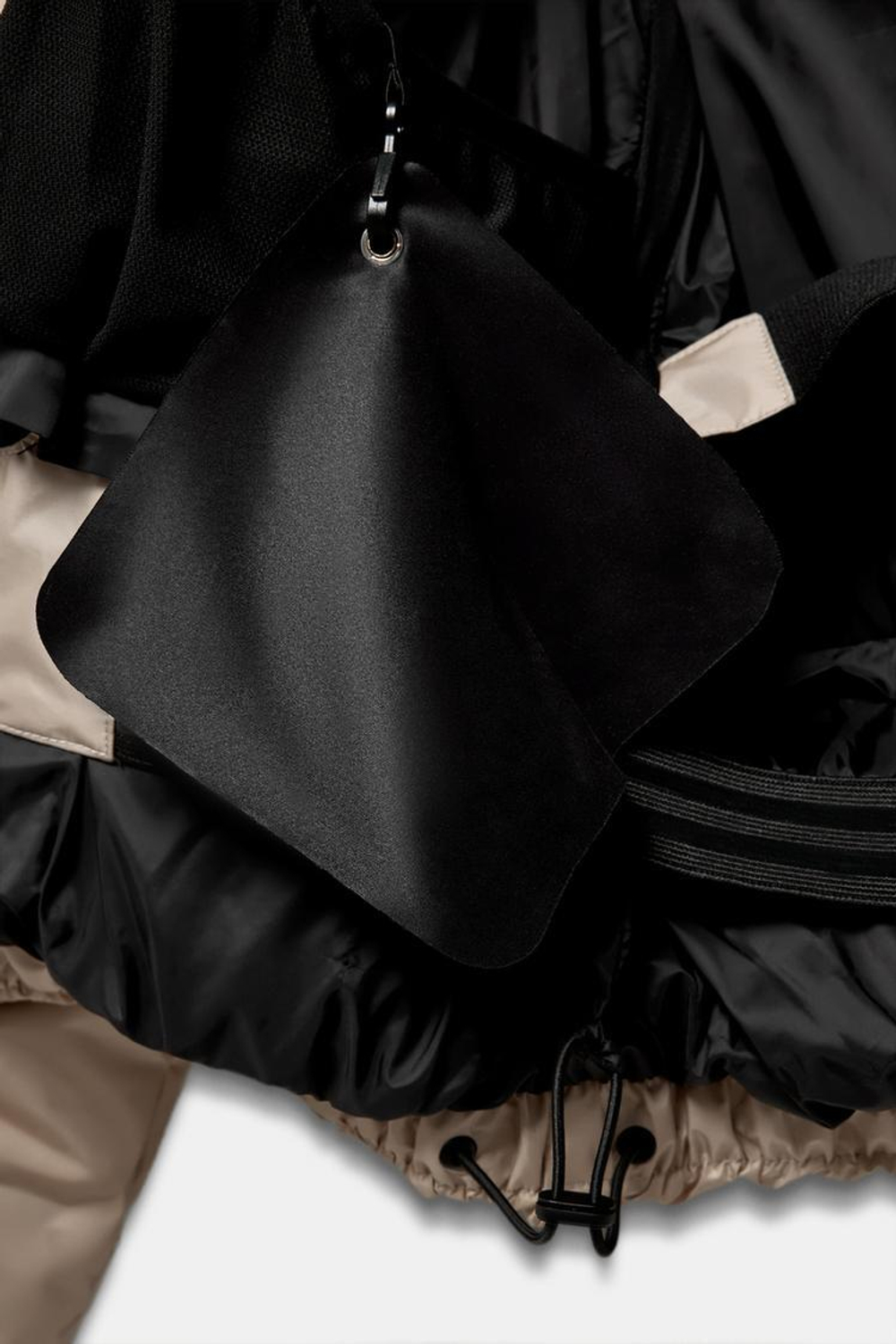 ZARA ВОДОНЕПРОНИЦАЕМАЯ КУРТКА С КАПЮШОНОМ, КАШТАНОВЫЙ