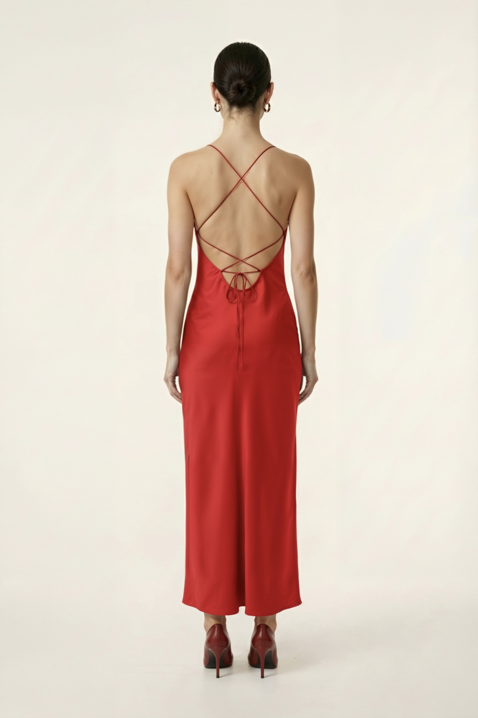 Платье комбинация с открытой спиной из атласа