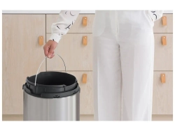 Brabantia Корзина для мусора Touch 30 л бежевая