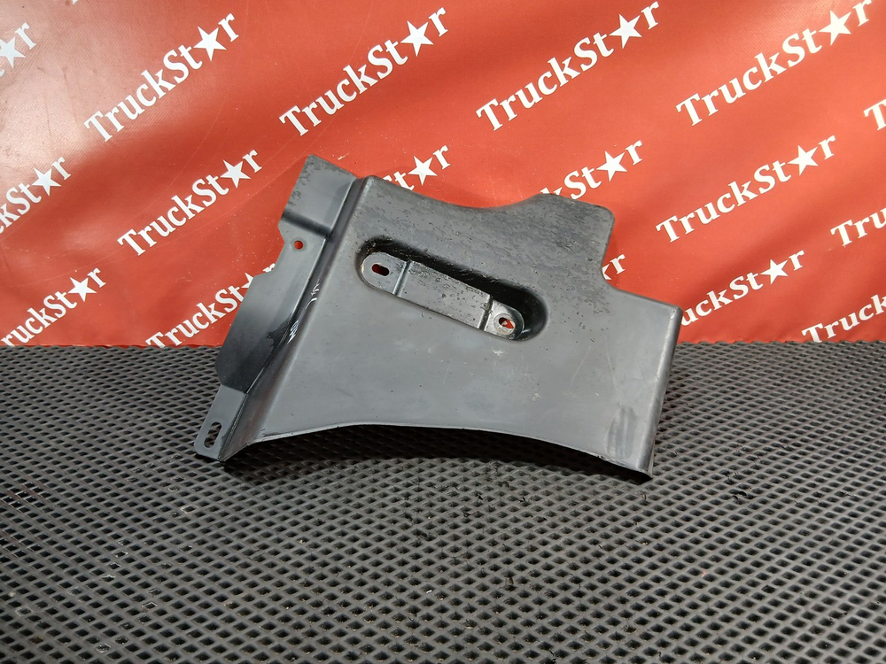 Подкрылок передний правый