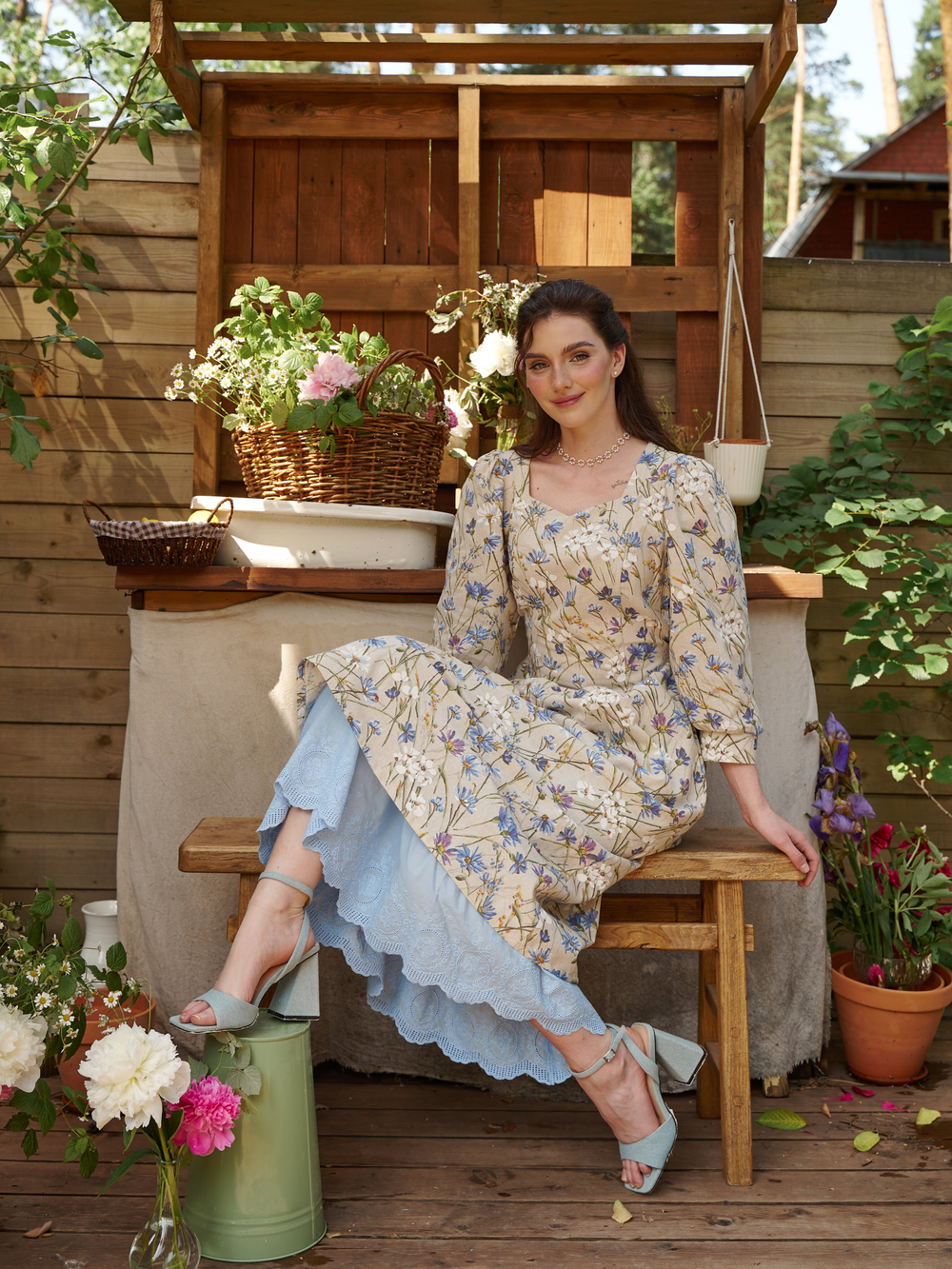 Платье с вырезом-сердечко