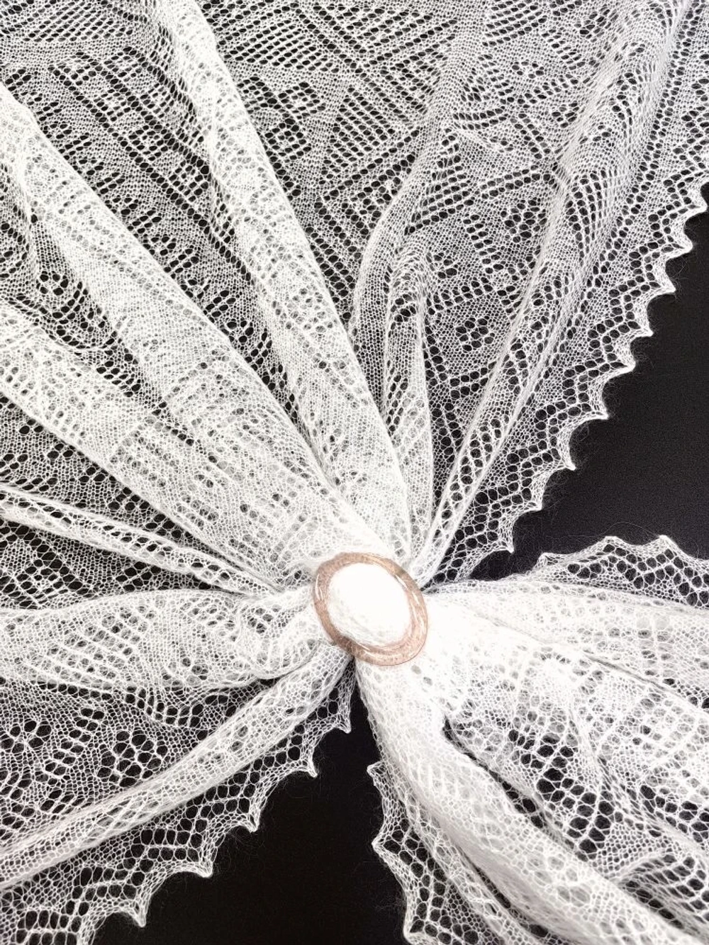 Оренбургский пуховый платок-паутинка А110-01 белый отбеленный