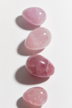 Яйцо из розового кварца M