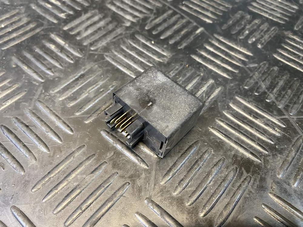 Реле поворотников Suzuki GSR400 (GK7DA)