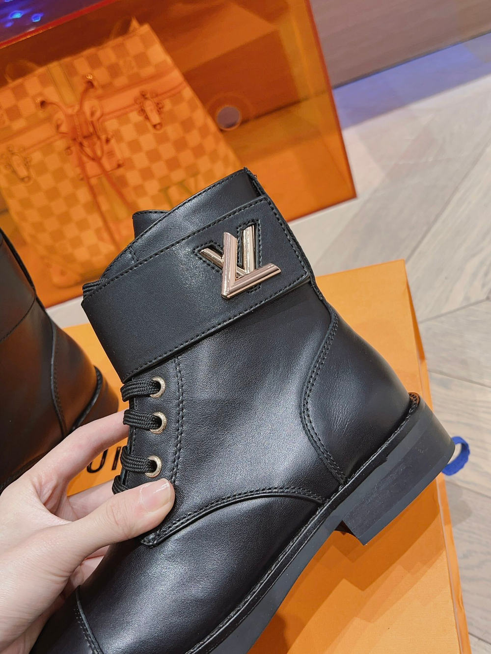 Louis Vuitton Wonderland Flat Rangers