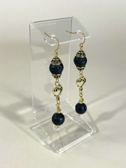 Серьги лава черная и позолоченное сердце