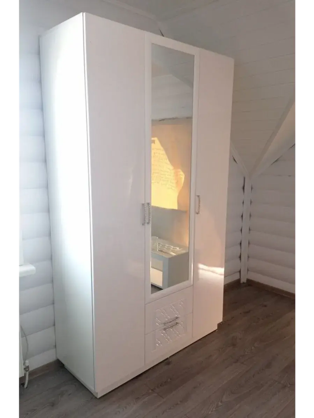 Шкаф для одежды распашной с зеркалом и полками 130х51х222 см