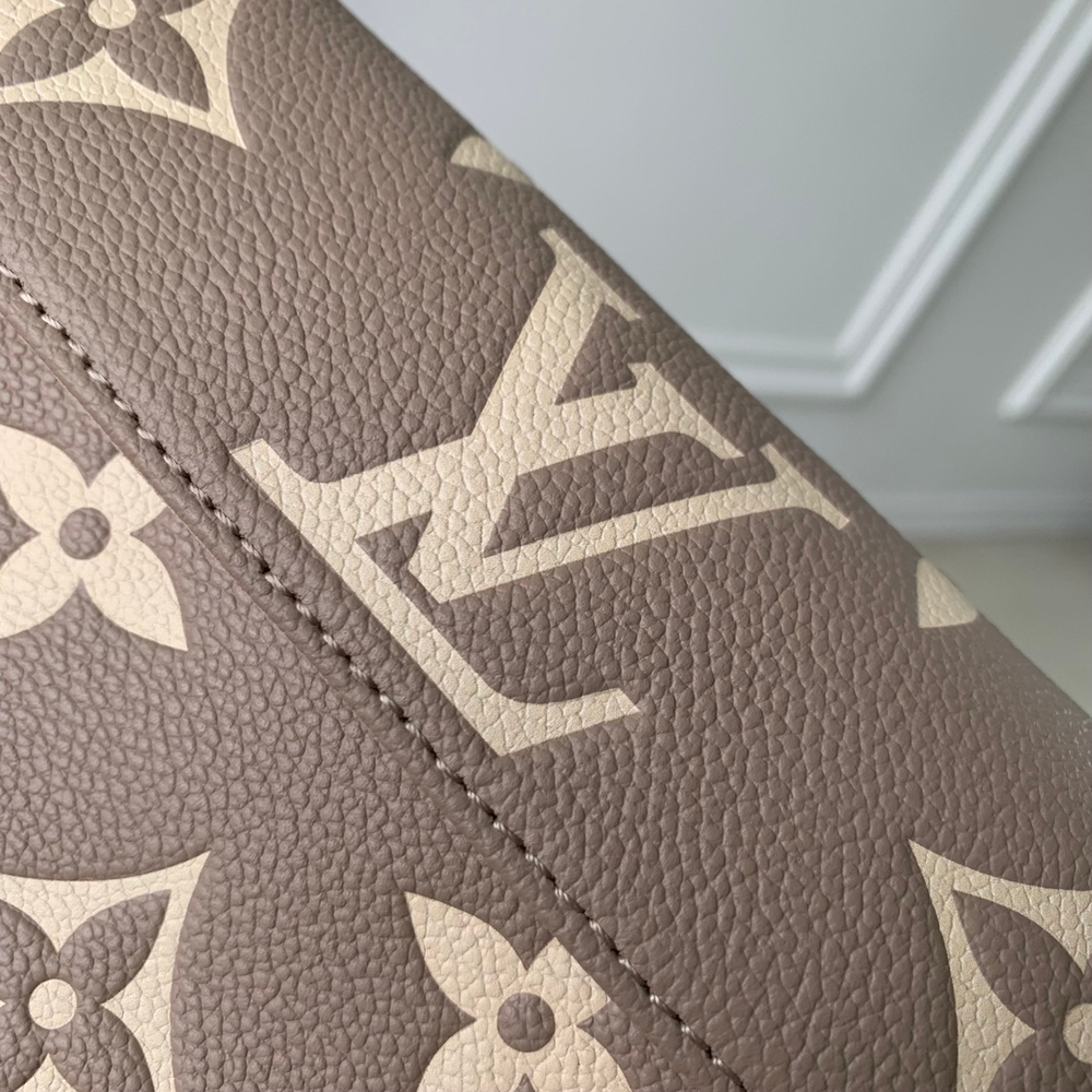 Louis Vuitton Ivy Wallet On Chain Bag