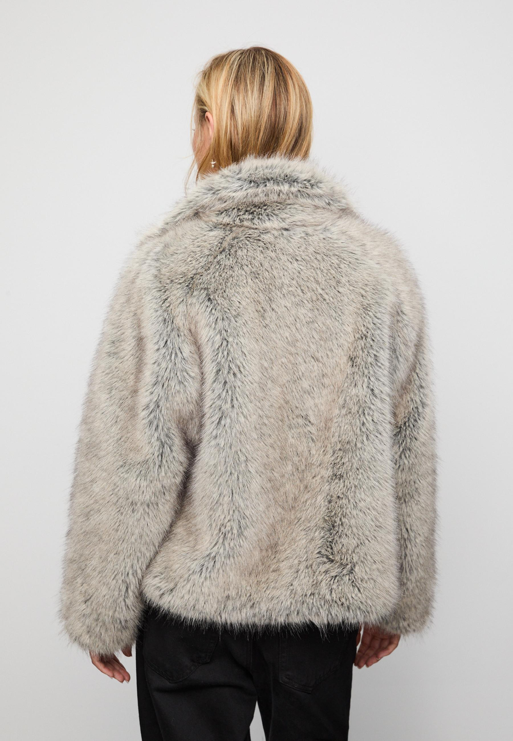 STRADIVARIUS Шуба из искусственного меха с высоким воротником, темно-серый