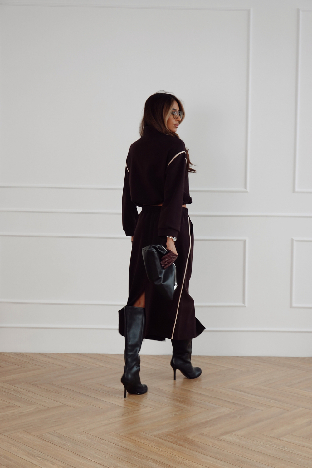 Костюм из трикотажа с поло и юбкой