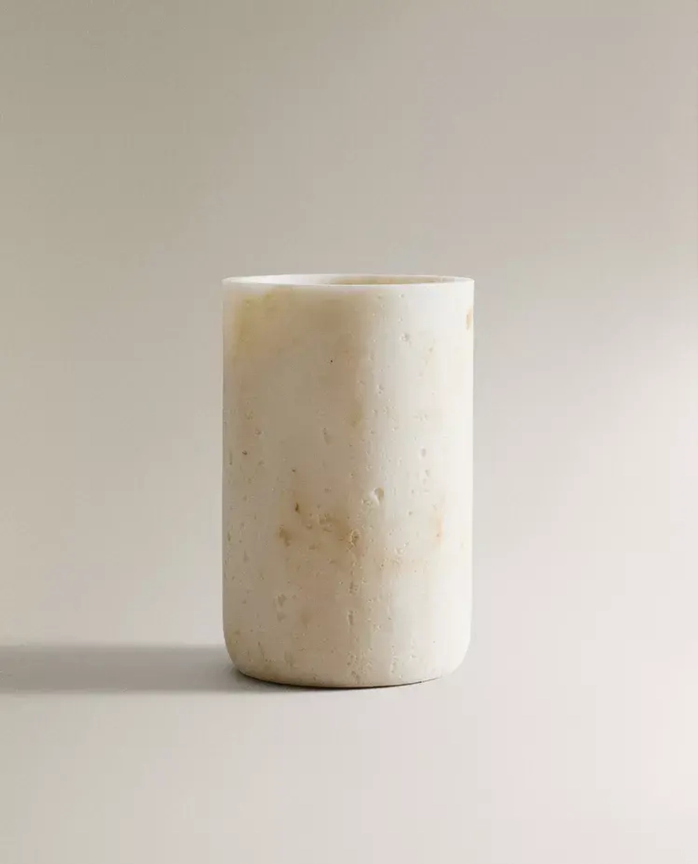 ZARA HOME СТАКАН ДЛЯ ЗУБНЫХ ЩЕТОК С МРАМОРНЫМ УЗОРОМ, ЭКРЮ