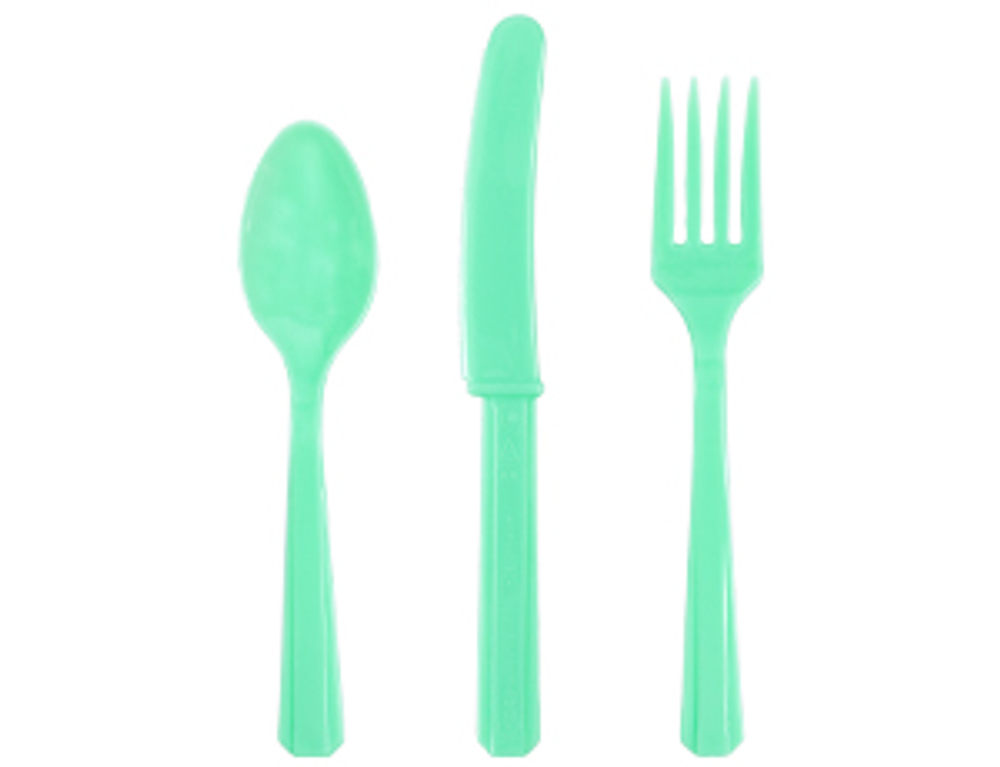 Столовые приборы в ассортименте