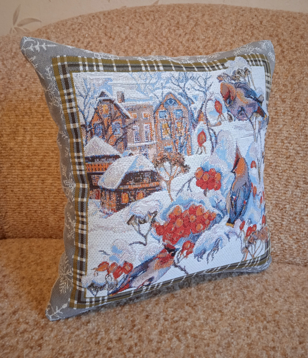 Декоративный гобеленовый чехол для интерьерной подушки Свиристель городок 38*38