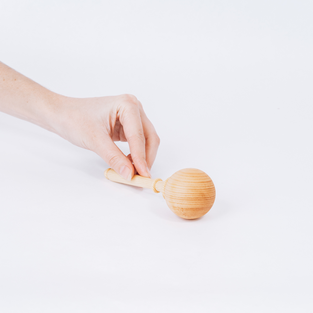 Деревянная погремушка из кедра с наполнением из пшена. WT5