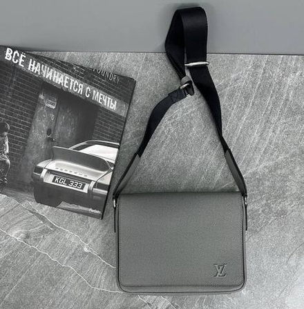 Сумка-мессенджер Louis Vuitton
