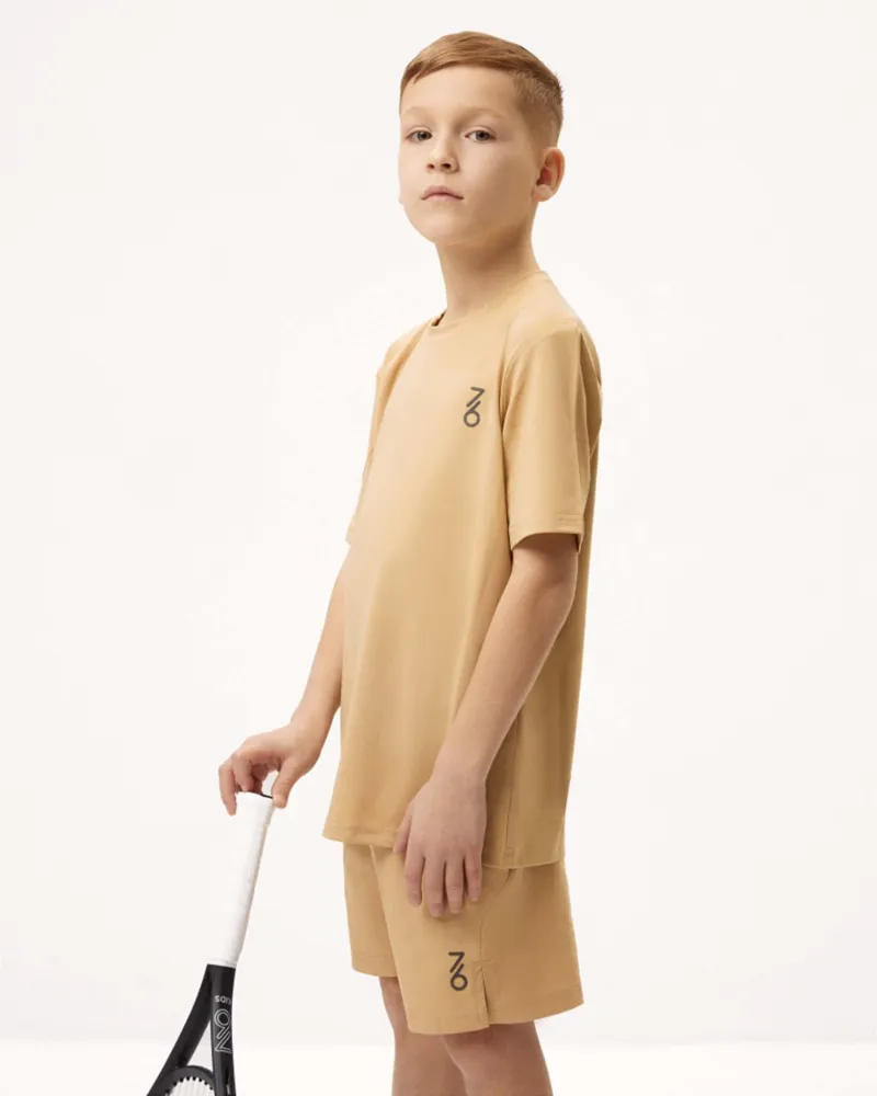 Идеальный look для юного теннисиста, который будет не только стильным, но и удобным для занятий спортом…Какой он?