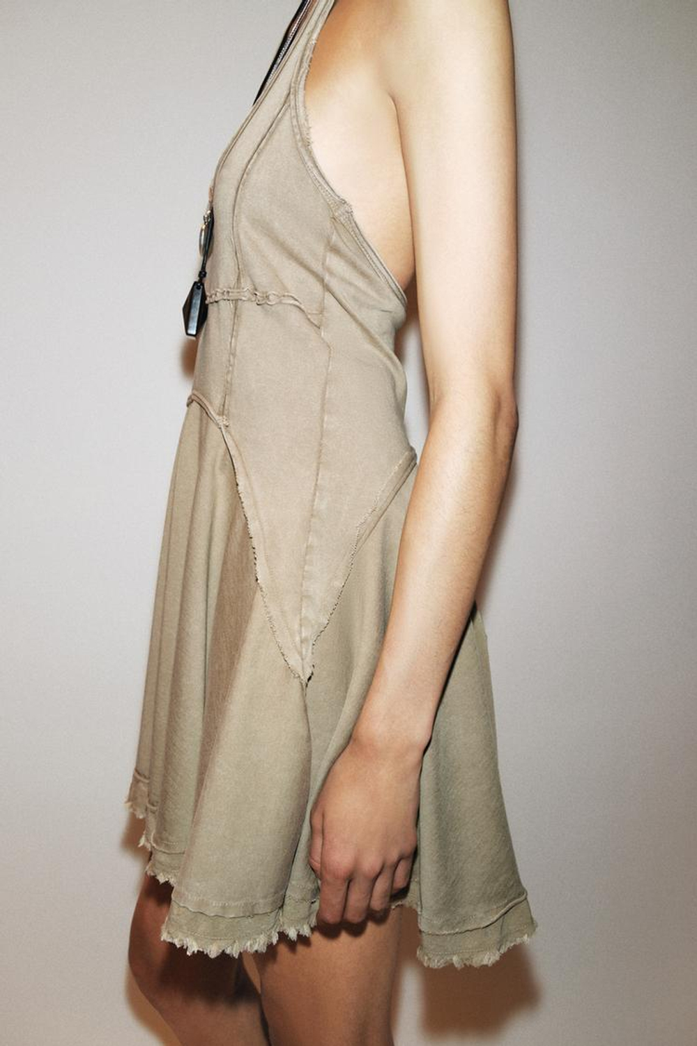 ZARA ПЛАТЬЕ В СТИЛЕ ГОДЕ, СВЕТЛЫЙ ХАКИ