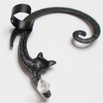 Серьга гвоздик (каффа) "Чёрный котик" для украшения пирсинга уха. Цена за 1 штуку