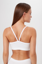 Бесшовный топ на бретелях