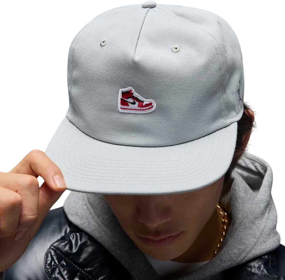 HV1169-077 Кепка U J PRO CAP S FB BR SNKR PTCH