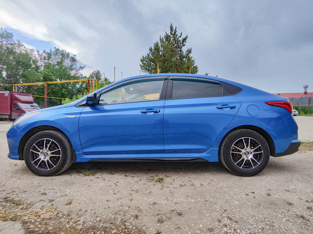 Накладки порогов Hyundai Solaris 2