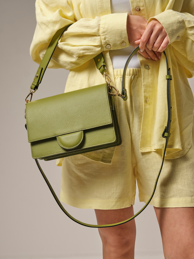 Сумка кожаная через плечо зеленый бамбук