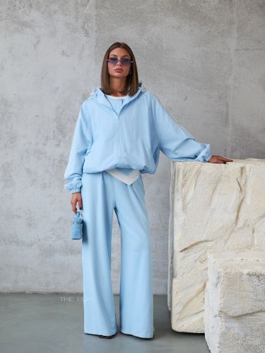 Голубая оверсайз ветровка с кружевной отделкой