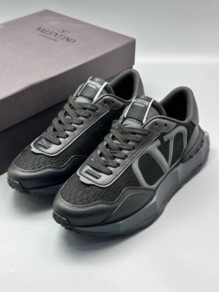 Кроссовки Valentino