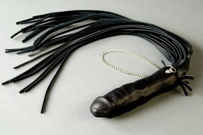 Кожаный флогер с ручкой - фаллосом (черный) (Цвет: черный)