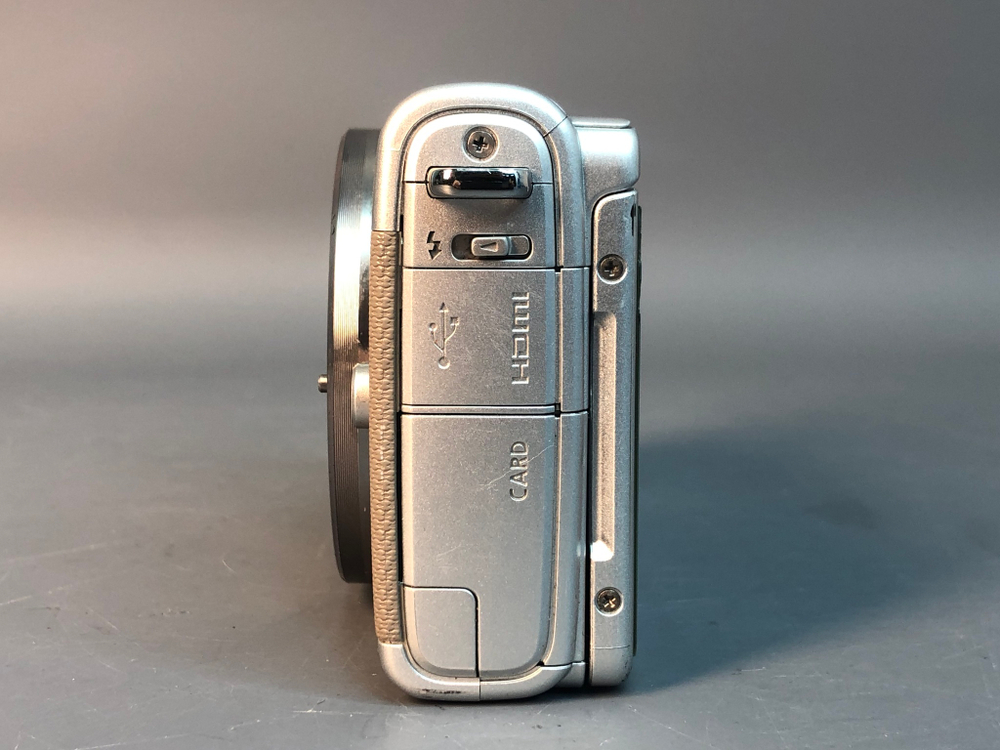 Canon EOS M100, не включается.