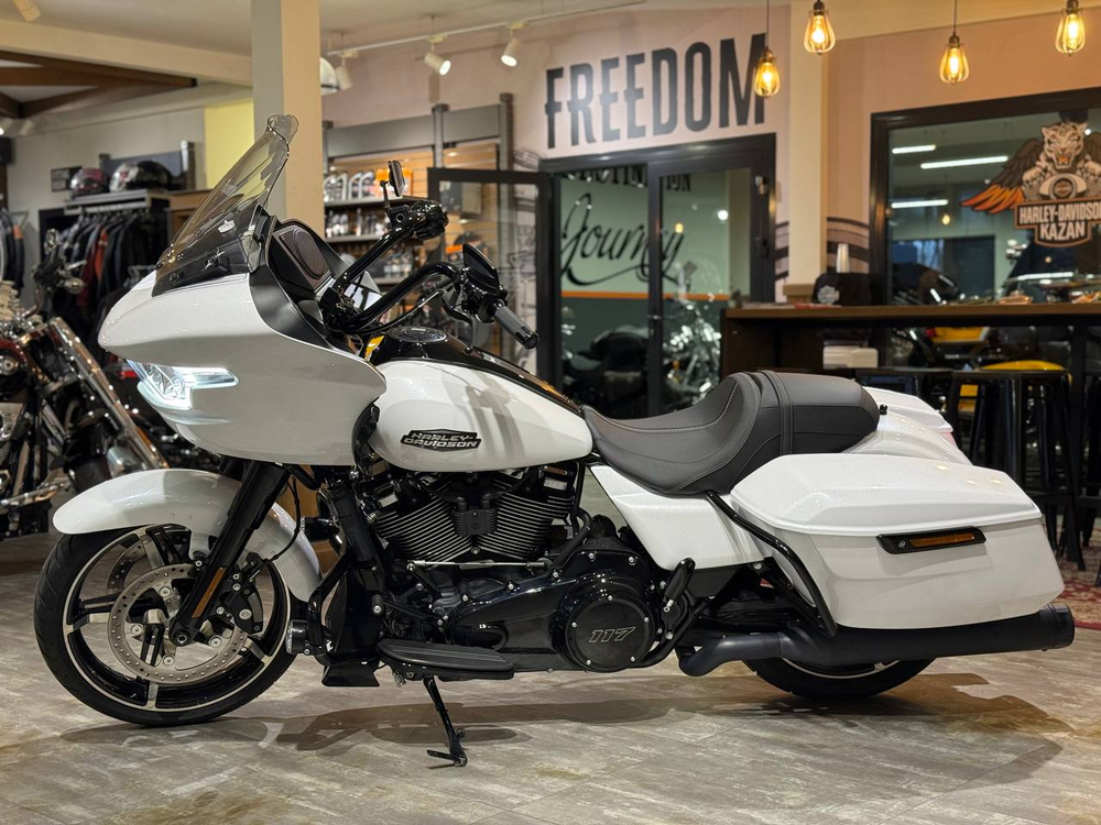 Harley-Davidson Road Glide 117, WHITE ONYX PRL/BLK, 2024
