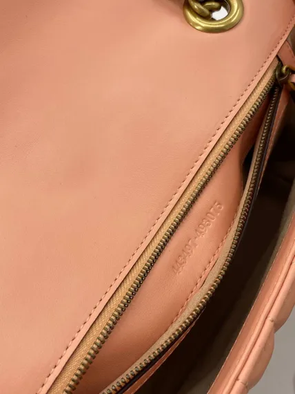 Сумка через плечо Gucci GG Marmont с матовой отделкой персиковый