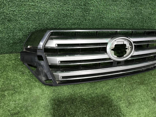 Решетка радиатора Toyota Land Cruiser 200 (2015-2021)