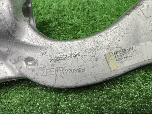 Кронштейн амортизатора передний Zeekr 001 (21-нв)