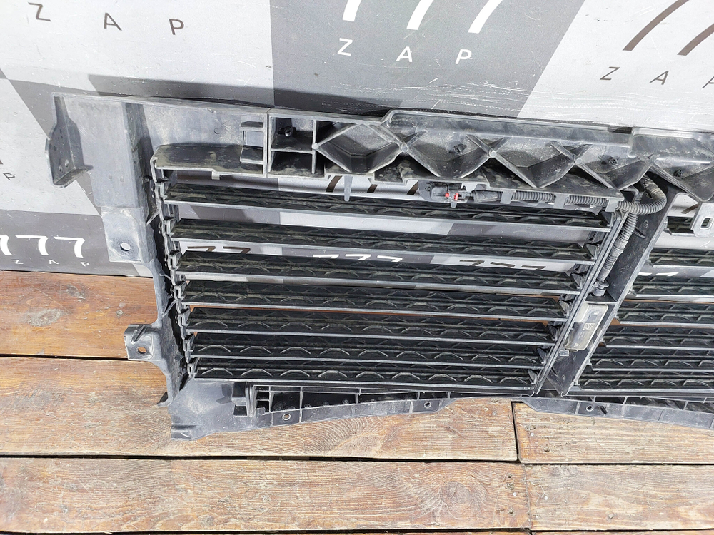 Жалюзи радиатора Cadillac Escalade 5 20-нв Б/У Оригинал 87864518