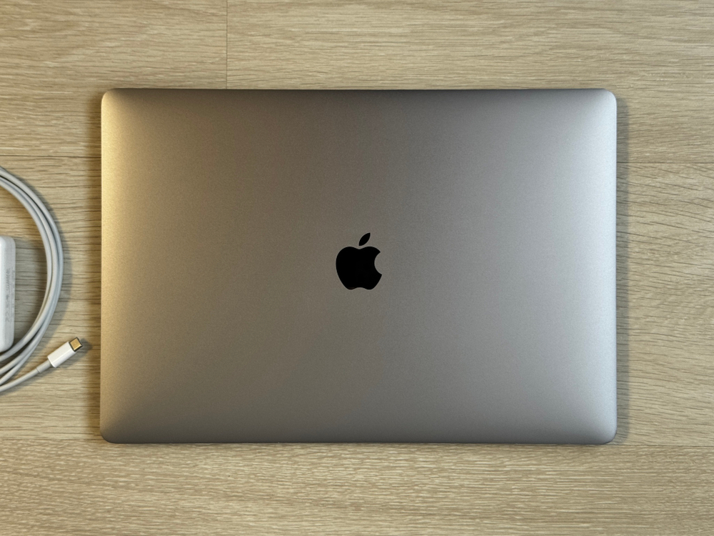 Apple MacBook Pro 15, 2017 Space Gray, Touch Bar