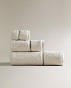 Zara Home - Банное полотенце с вышитым бордюром, синий, 50х90 см