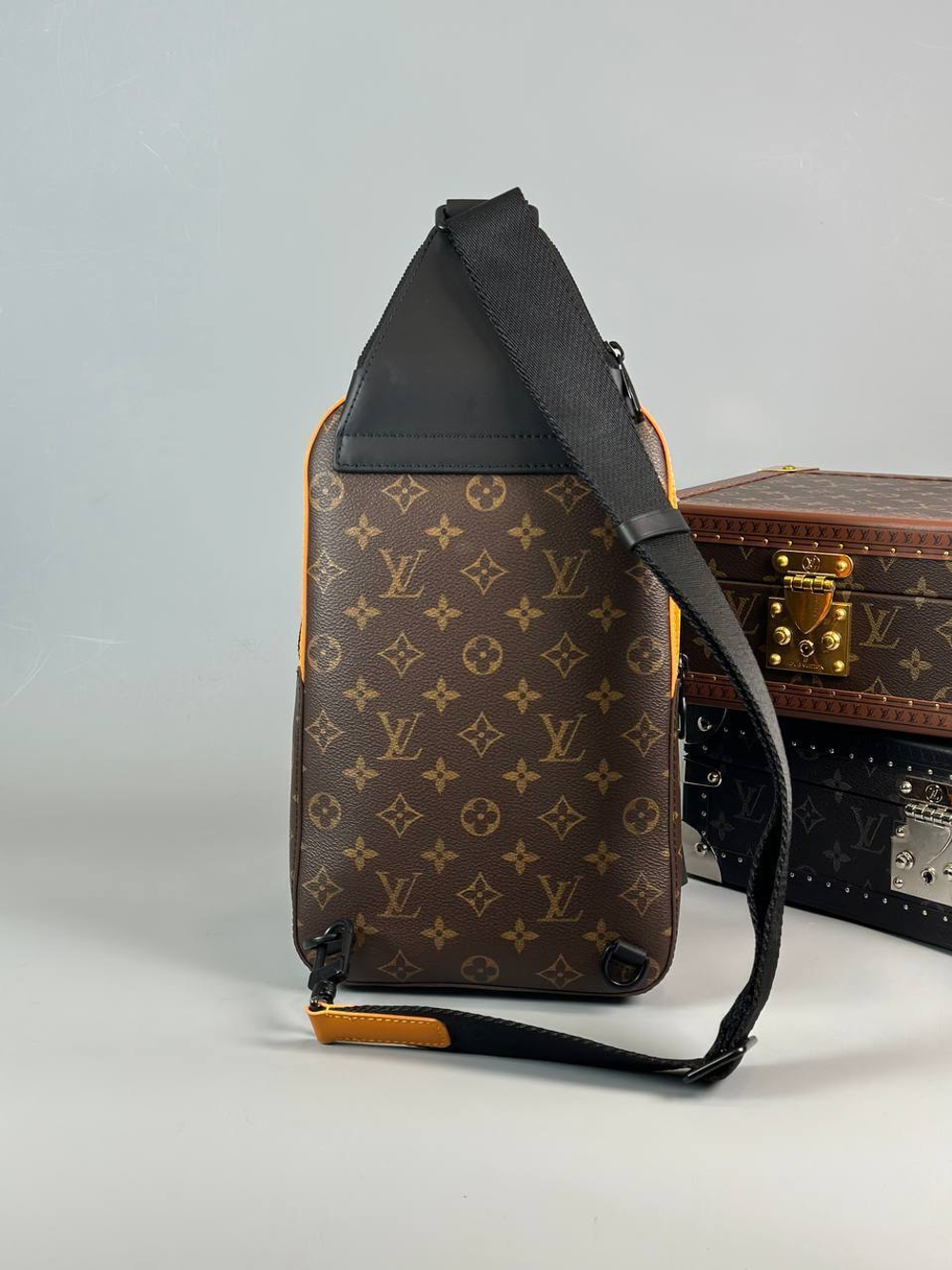 Сумка-слинг Louis Vuitton, арт. 477478994