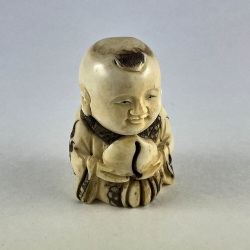 Статуэтка нэцкэ Ребенок Карако с большим персиком