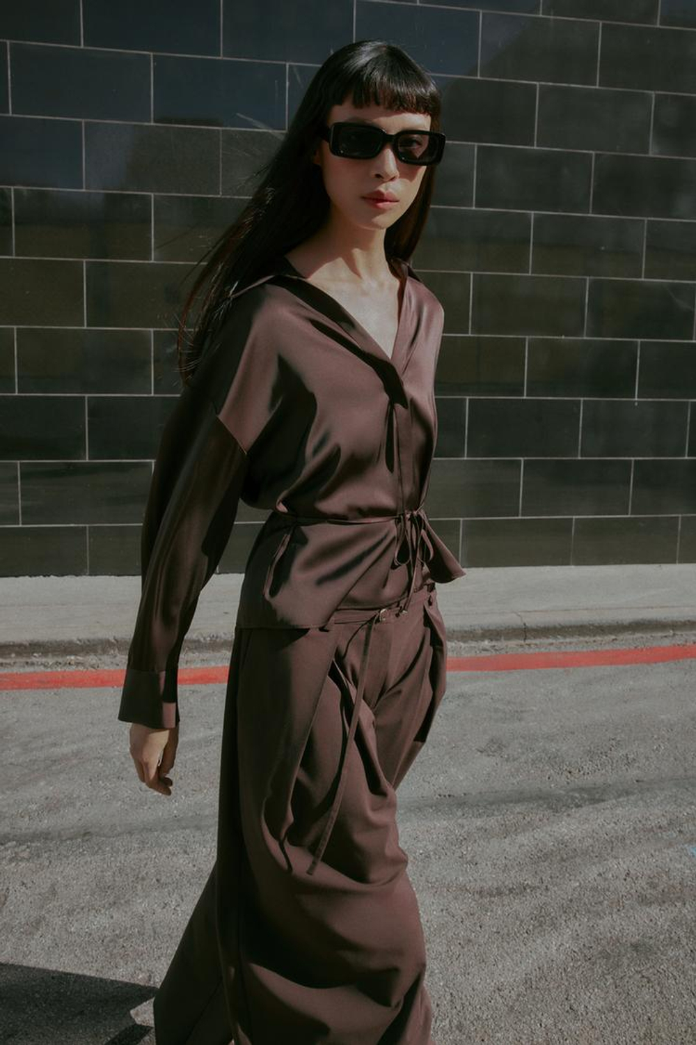 ZARA АТЛАСНАЯ БЛУЗКА С ПОЯСОМ, КОРИЧНЕВЫЙ