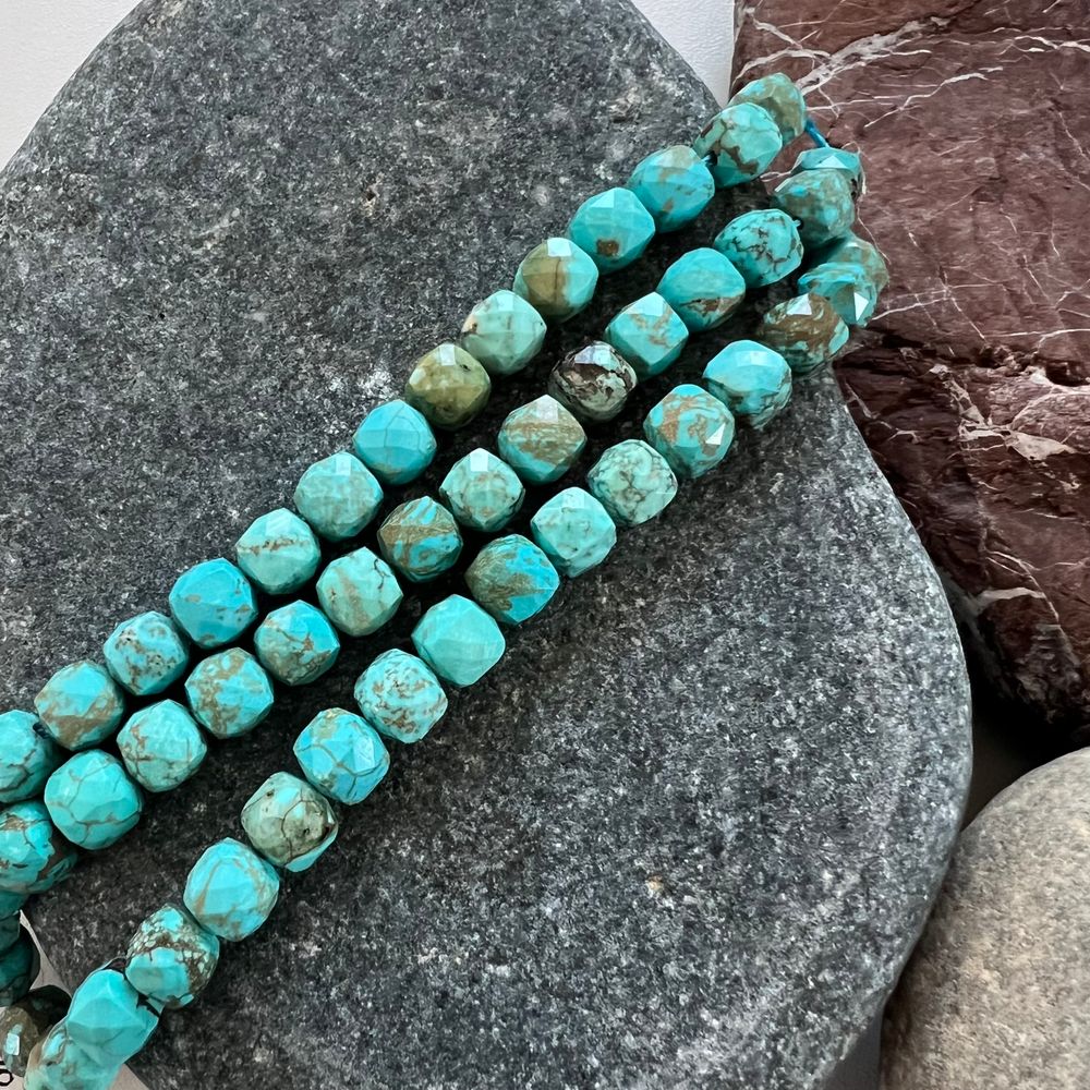 Бирюза. Камни для изделий на заказ. Цена зависит от вида заказанного изделия