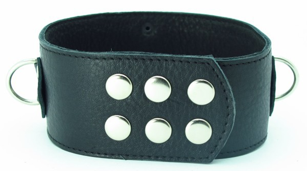 Чёрный кожаный ошейник с кольцами и клёпками