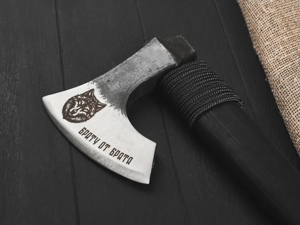 Кованый топор "Брату от брата", гравировка "Волк", рукоять черный мореный ясень