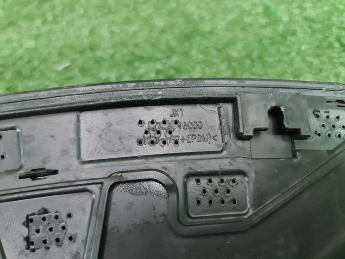 Накладка двери задняя правая Genesis GV80 (20-нв)